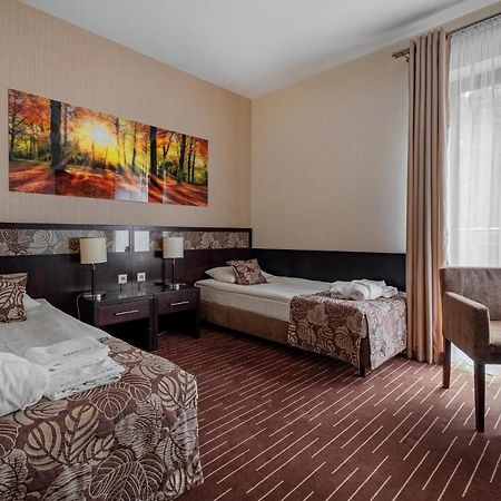 Hotel Uroczysko Cedzyna エクステリア 写真