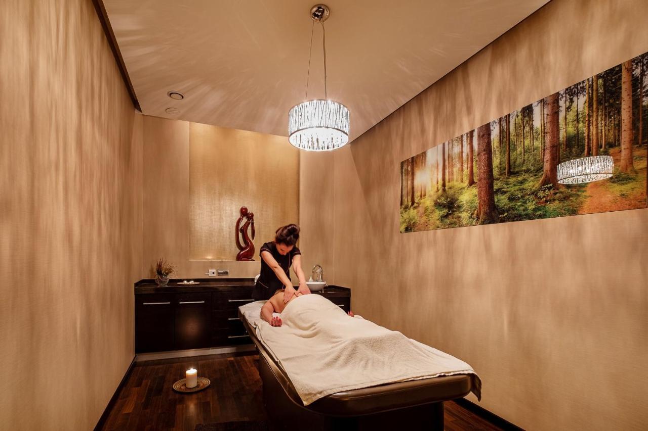 Hotel Uroczysko Cedzyna エクステリア 写真