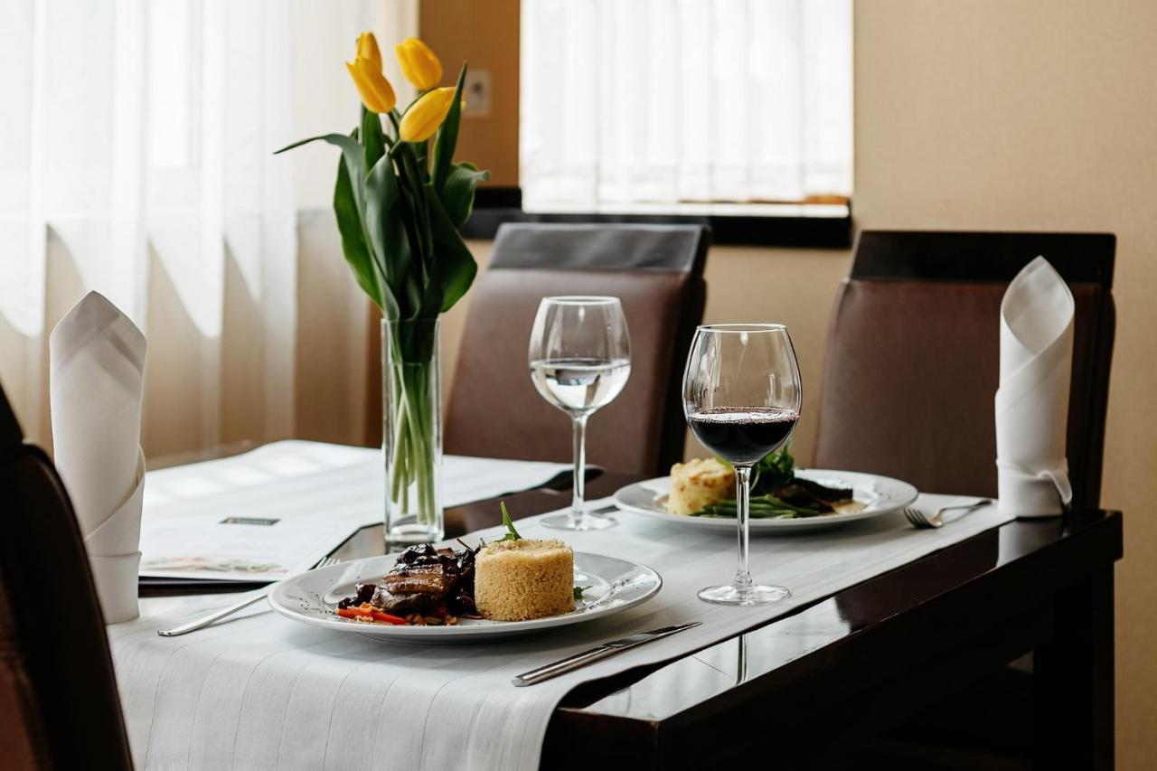 Hotel Uroczysko Cedzyna エクステリア 写真