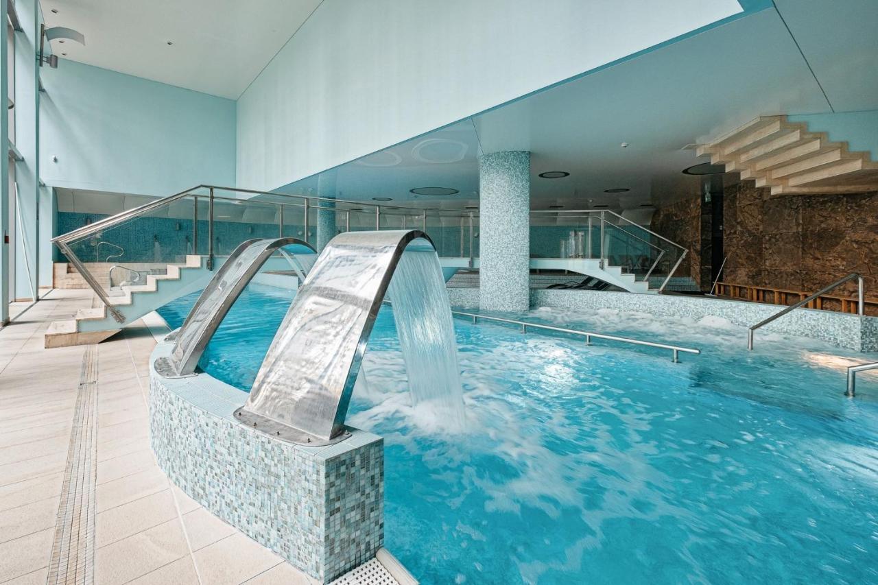Hotel Uroczysko Cedzyna エクステリア 写真