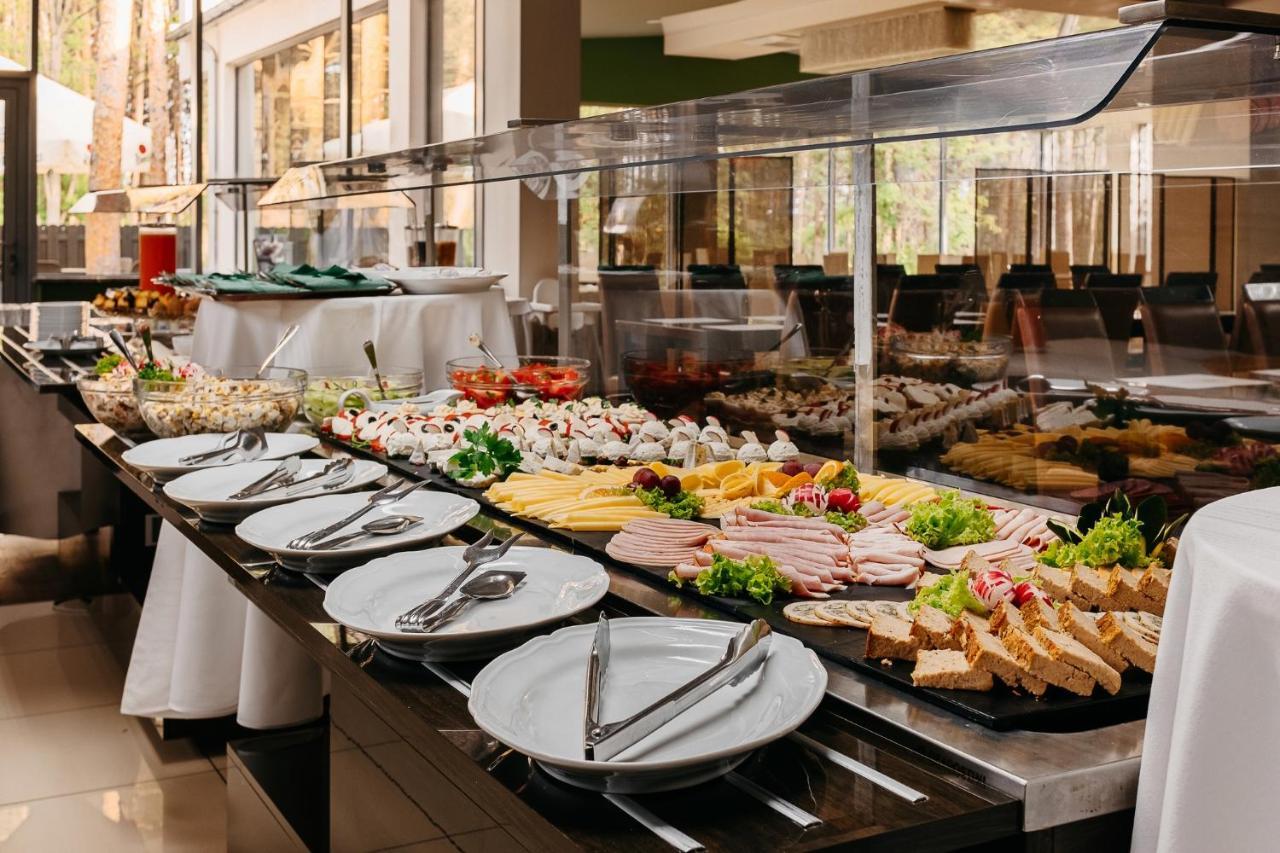 Hotel Uroczysko Cedzyna エクステリア 写真