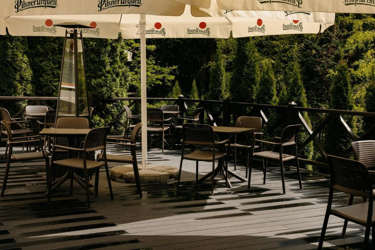 Hotel Uroczysko Cedzyna エクステリア 写真