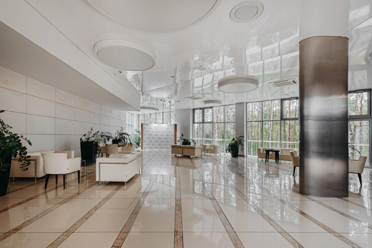 Hotel Uroczysko Cedzyna エクステリア 写真