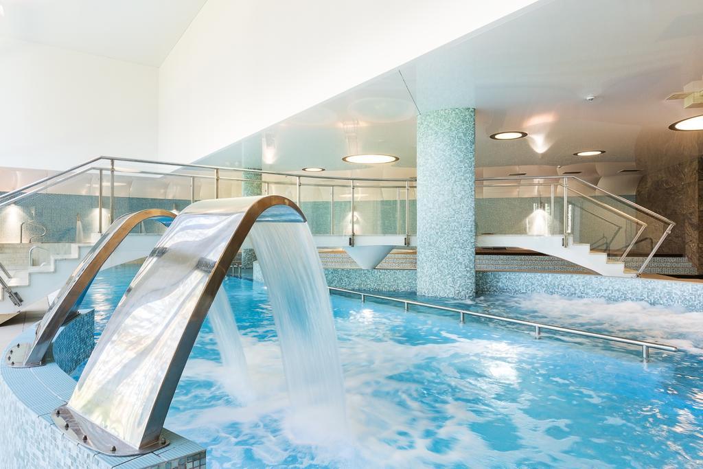 Hotel Uroczysko Cedzyna エクステリア 写真