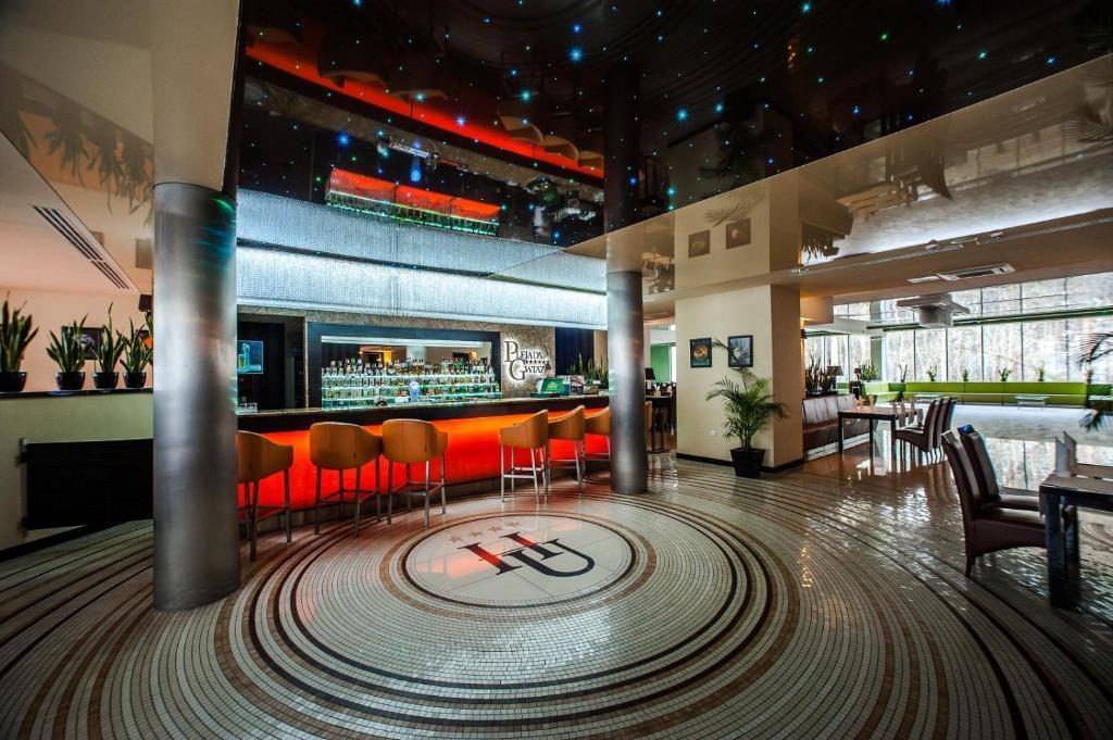 Hotel Uroczysko Cedzyna エクステリア 写真