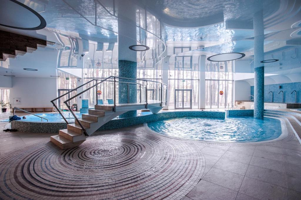 Hotel Uroczysko Cedzyna エクステリア 写真