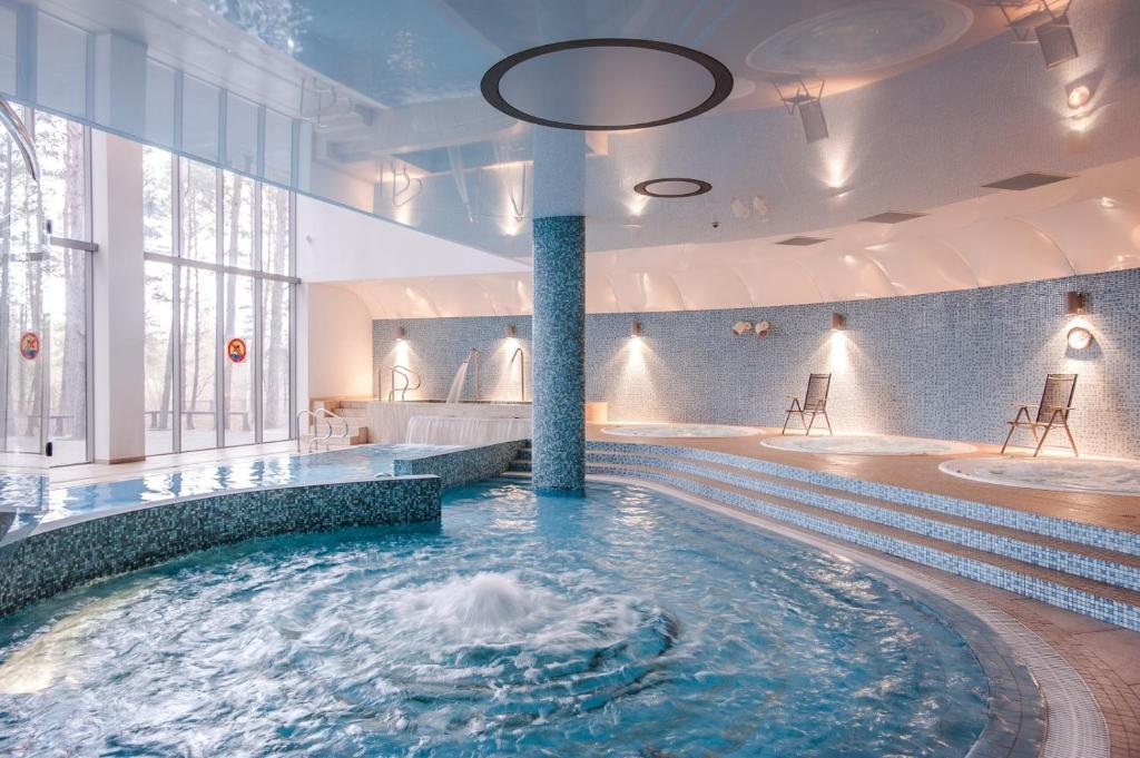 Hotel Uroczysko Cedzyna エクステリア 写真